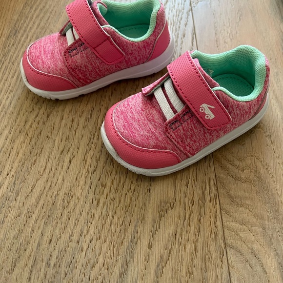 See Kai Run basics - like new - size 4 - 2 pairs - Picture 4 of 4